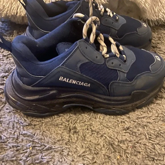 Balenciaga only wore a few times looks new can t fit anymore